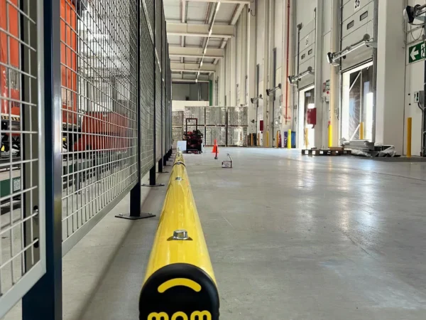 Cabecera de pasillo con protección en nave logística