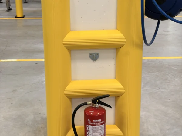Protector de pilar de polímero amarillo con travesaños